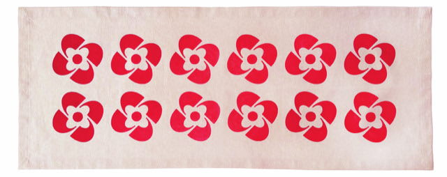 Table runner with floral design